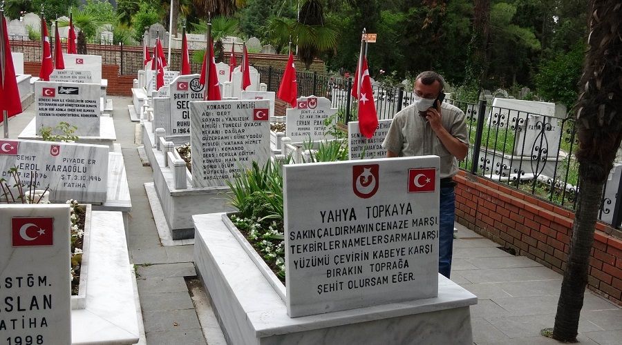 Samsun'da �ehitlikteki bayrak �al�nd�