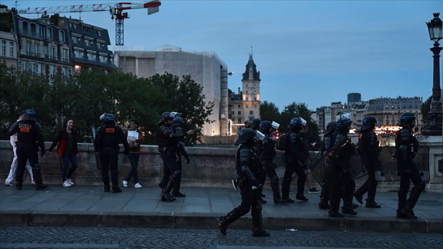anzelize boaltld, Paris'te atma var