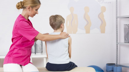 Skolyozun üç önemli belirtisine dikkat