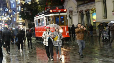 Taksim'e akam saatlerinde yamur srprizi