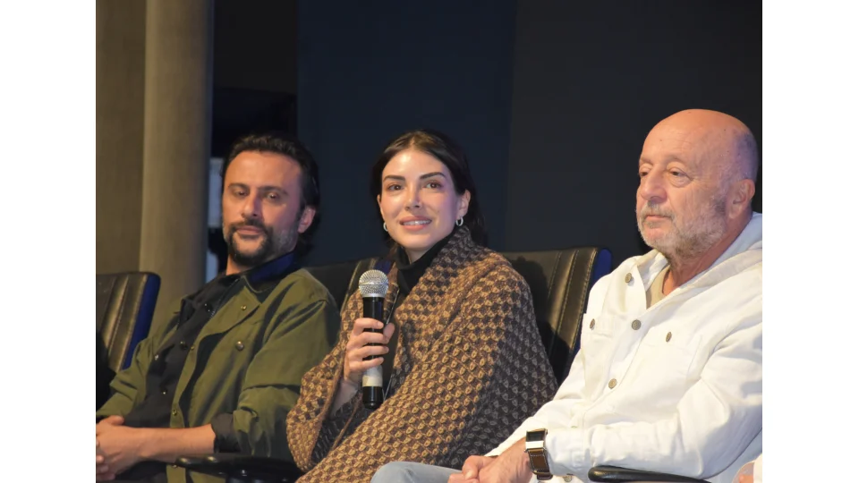 "Taşacak Bu Deniz" dizisi oyuncuları Trabzon Film Festivali'nde seyircileriyle buluştu