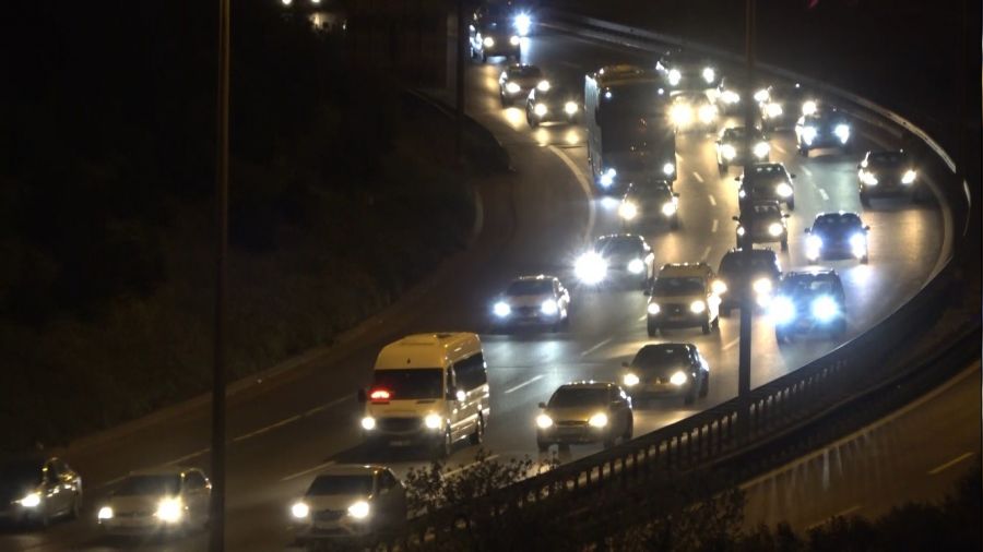 TEM Otoyolu İstanbul yönünde bayram trafiği yoğunluğu