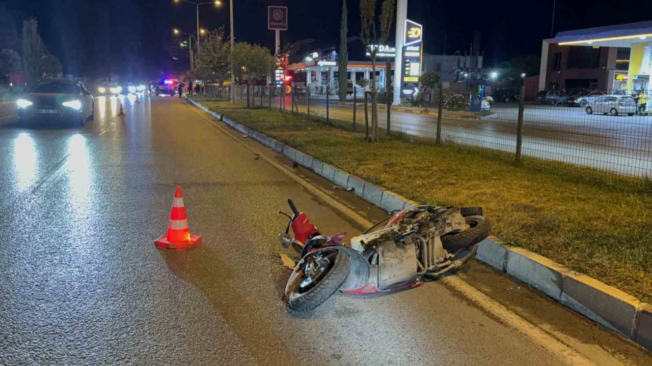 Tokat'ta l�ks otomobil motosiklete �arpt�: 2 �l�