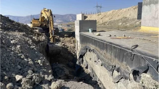 Tnel evresinde toprak kayd: 2 ii gk altnda kald
