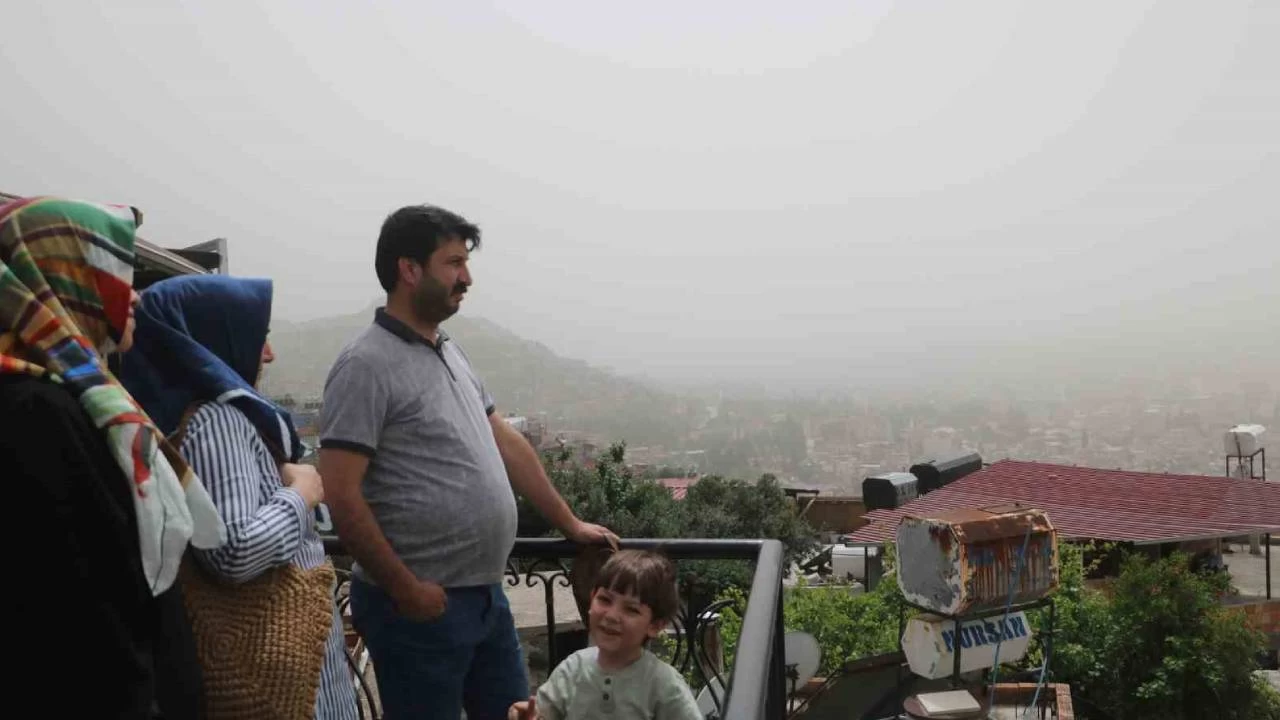 Türkiye'nin güneyinde toz bulutu etkisini hissettiriyor