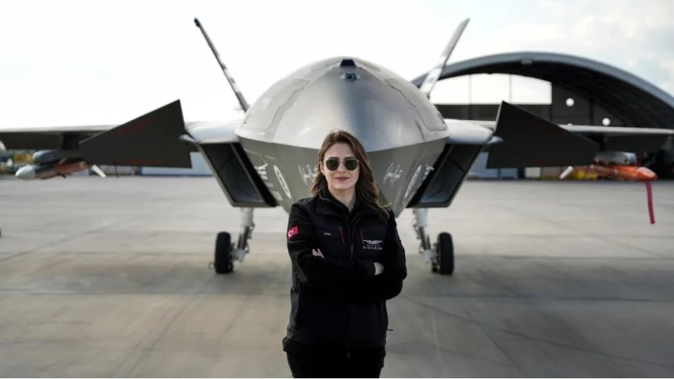 Türkiye'nin ilk insansız savaş uçağı KIZILELMA'nın kadın pilotu