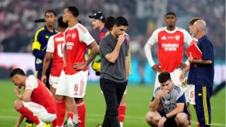 UEFA finallerinin kaybedeni Arsenal