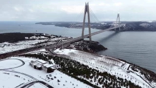 Yavuz Sultan Selim Köprüsü çevresi beyaz örtüyle kaplandı