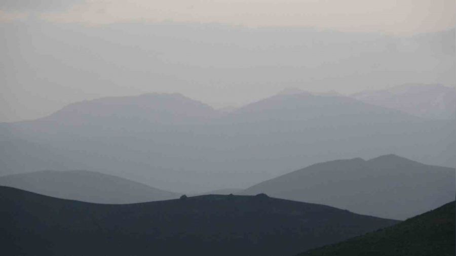 Y�ksekova'da da�lar toz bulutundan kayboldu