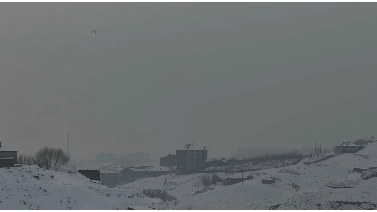 Yüksekova'da yoğun sis uçak seferlerini durdurdu