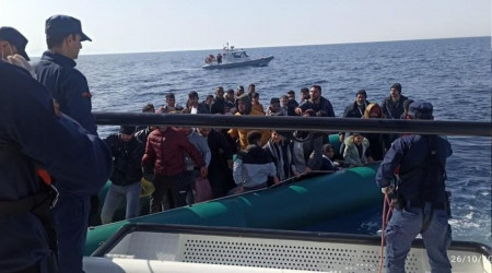 Yunanistan'ın ittiği 193 düzensiz göçmen kurtarıldı