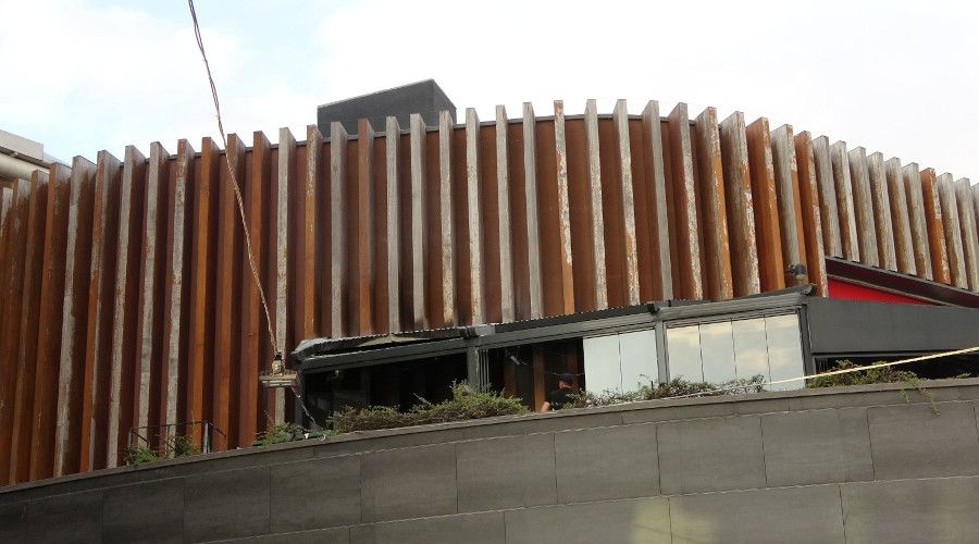 Y�zlerce m��teri i�erideyken, AVM'de korkutan yang�n