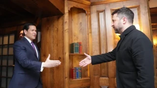 Zelenskiy, bar�� g�r��meleri �ncesinde ABD D��i�leri Bakan� Rubio ile bir araya geldi