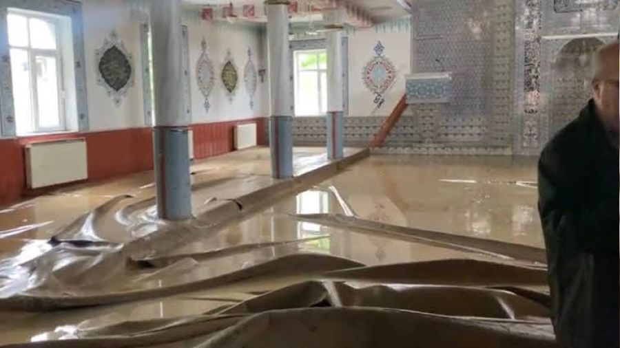 Zonguldak'ta cami sular altında kaldı