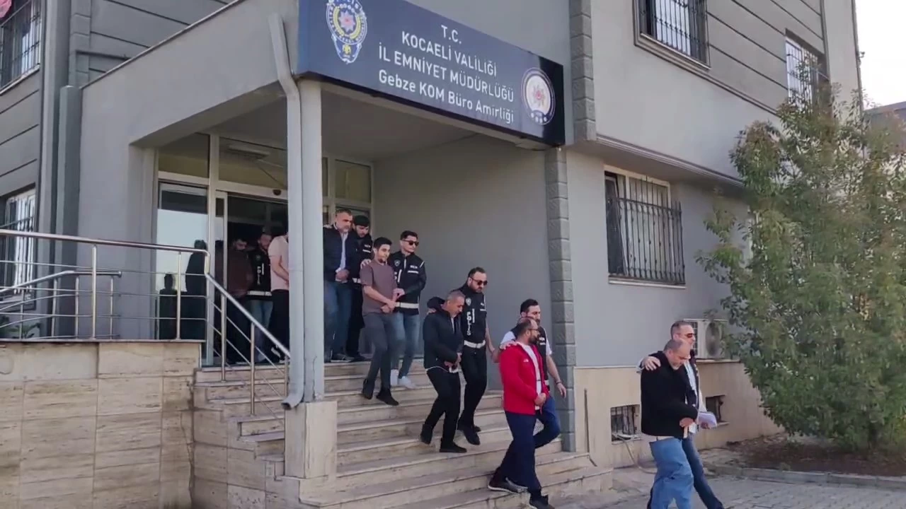 1 milyon 416 bin 190 makaron ele geçirildi: 30 şüpheli yakalandı