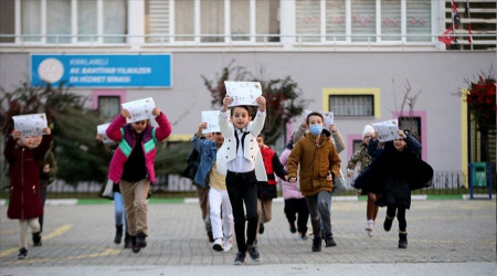 19 milyon öğrenci yarıyıl tatiline girdi