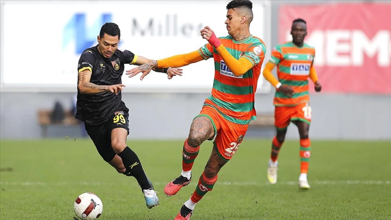 Alanyaspor son dakikada kazand� 