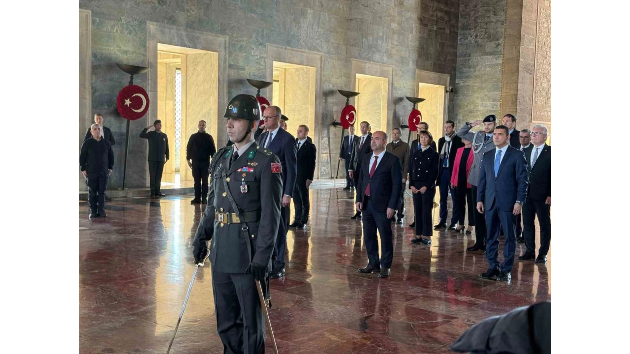 Almanya Şansölyesi Merz, Anıtkabir'i ziyaret etti