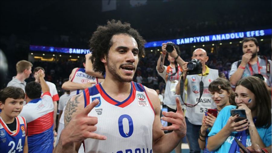 Anadolu Efes şampiyonluğa çok yakın