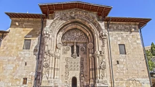 Anadolu'nun taa kaznm mucizesi: Sivas Divrii Ulu Camii ve Darifa