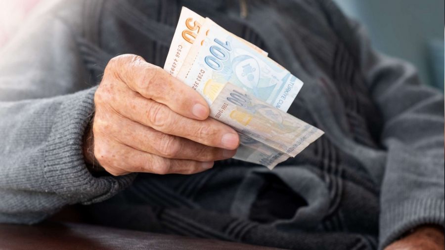Ankara'da 'Emekliyiz, açız' eylemi