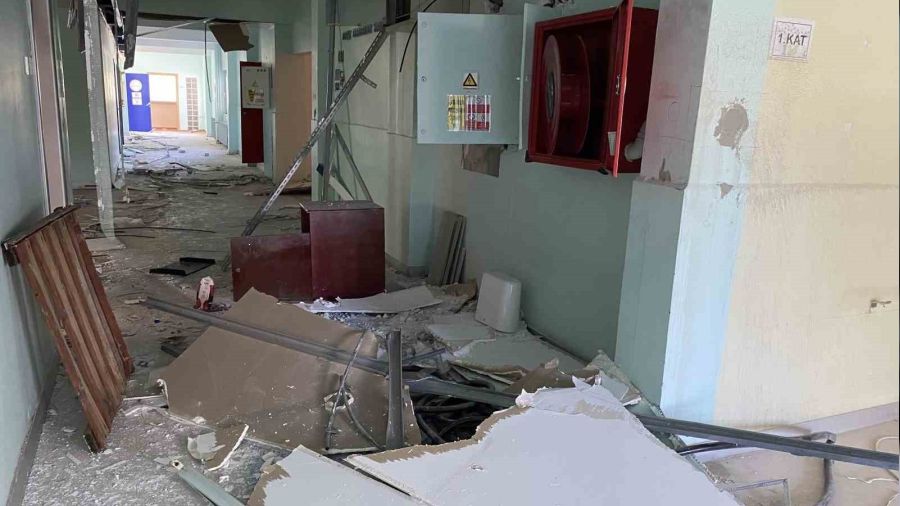 Antalya'da bu okulu h�rs�zlar talan etti