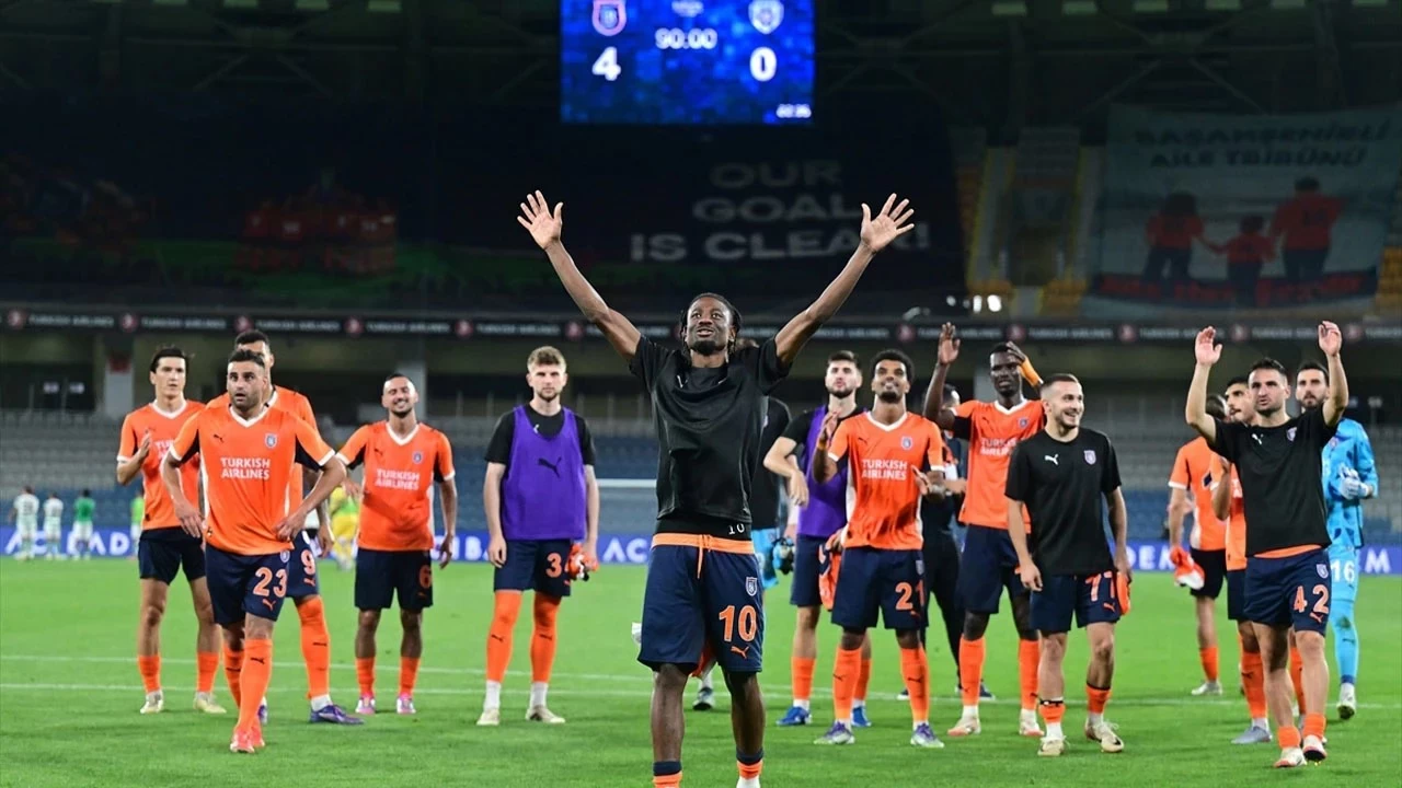 Başakşehir 4 golle tur atladı