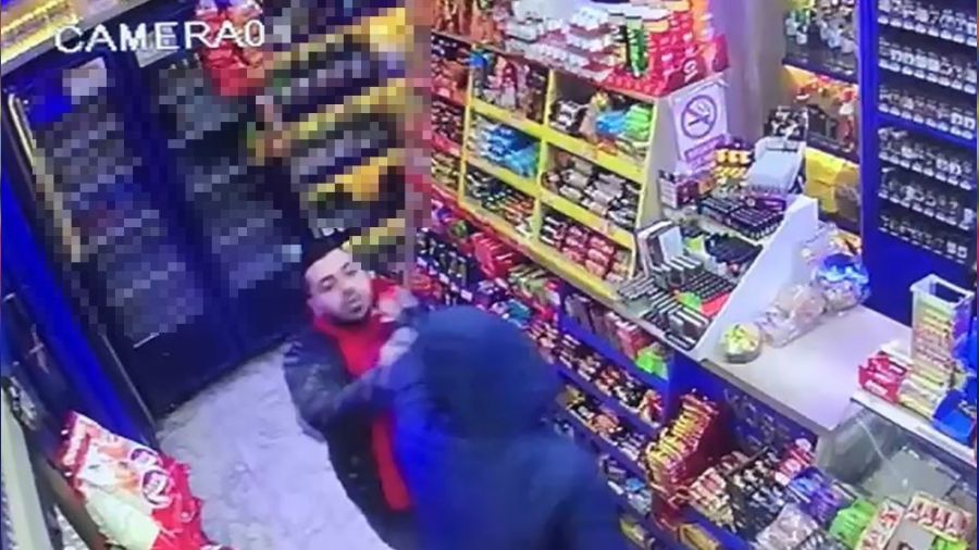 Bıçaklı gaspçı sert kayaya çarptı