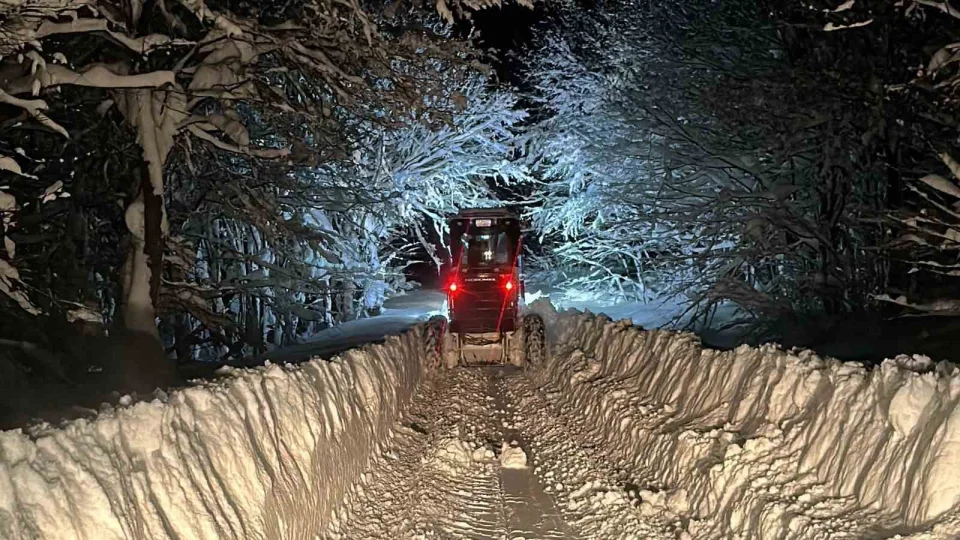 Bolu'da kardan kapanan 191 köy yolu ulaşıma açıldı
