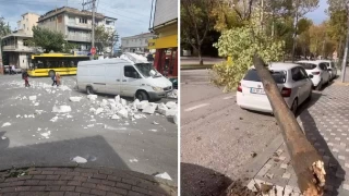 Bursa'da fırtına ağaçları devirdi, çatıları uçurdu