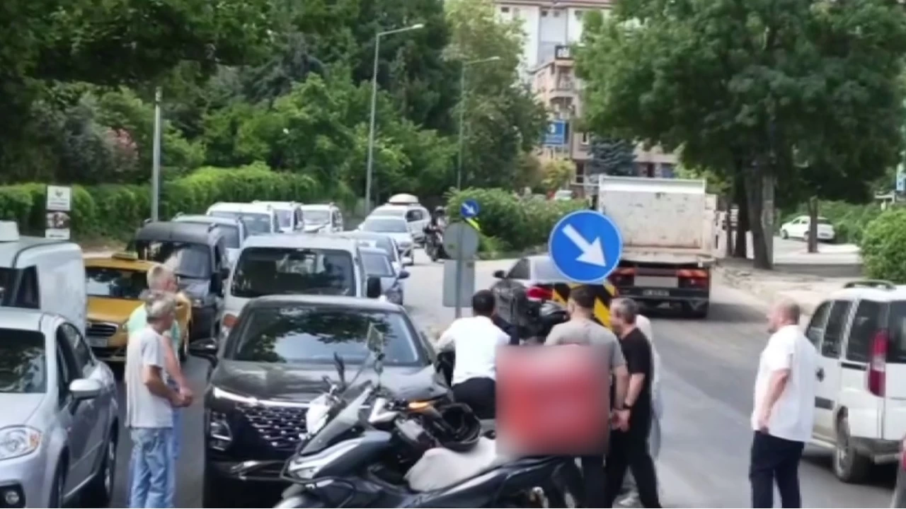 Bursa'da yol verme kavgas� kamerada