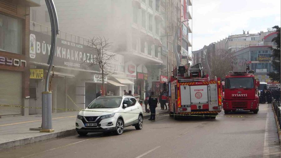 Byk Halk Pazar'ndaki yangn kontrol altnda