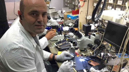 Cep telefonu bomba gibi patladı