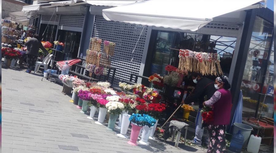 Çiçekçi esnafının satışları pandemi nedeniyle düştü
