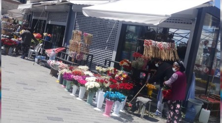 Çiçekçi esnafının satışları pandemi nedeniyle düştü