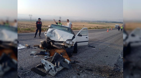 Çorum'da iki otomobil çarpıştı, 2 kişi öldü, 5 kişi yaralandı