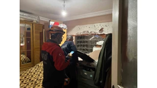 Dairenin zili alnca yatak odasnn ykldn rendi