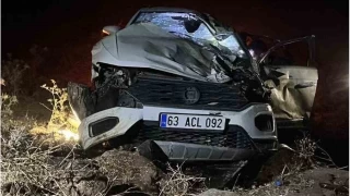 Diyarbakr'da otomobil arampole devrildi: 1 l, 3 yaral