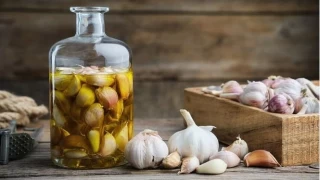 Doğal antibiyotik: Sarımsak turşusu şifa dağıtıyor