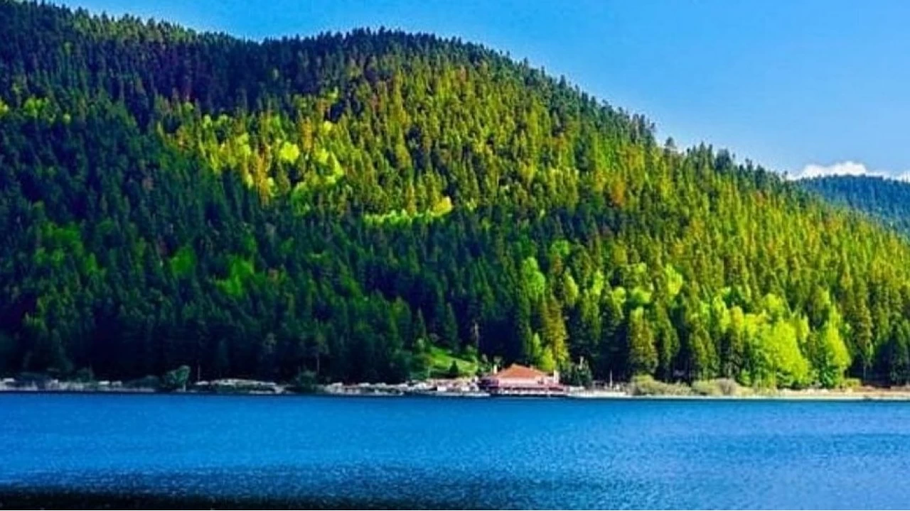 Doğanın dört mevsim gözdesi: Abant Gölü