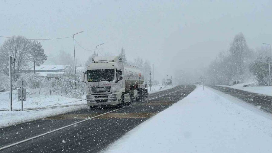 D�zce'de kar ya���� kaza getirdi