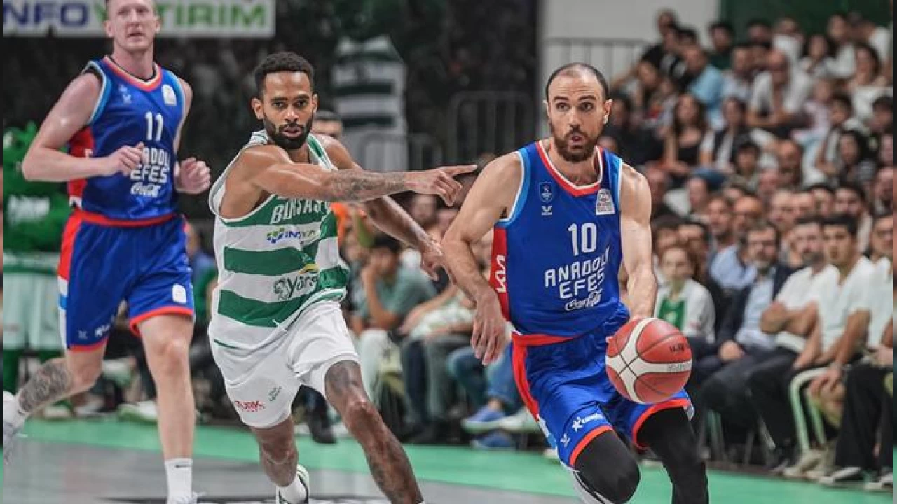 Efes'in �spanya turu s�r�yor