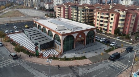 Emanet çarşıda ihtiyaç sahiplerinin yüzü güldü