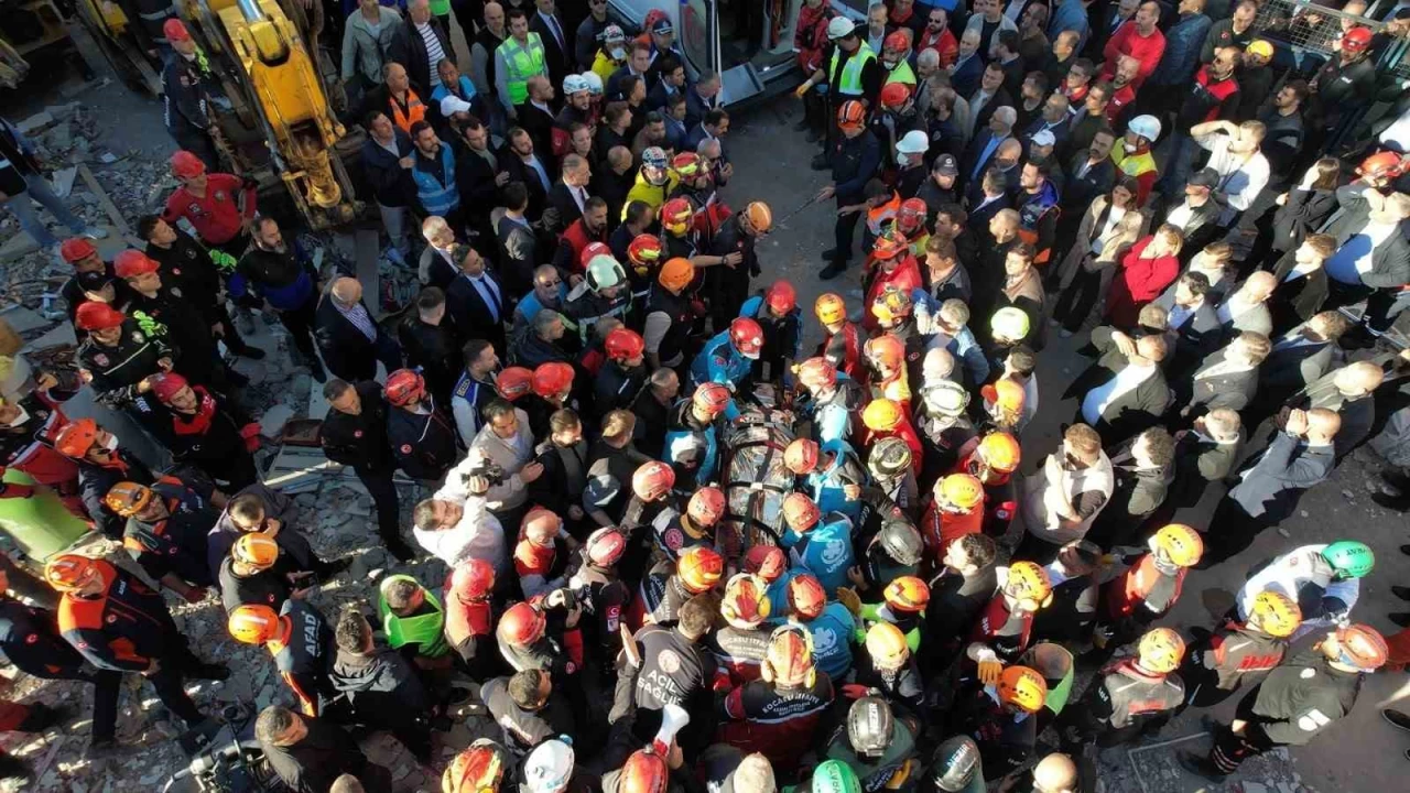 Enkazdan kurtarlan Dilara'dan gzel haber