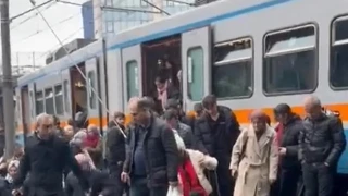 Esenler Otogar dura��nda metro raydan ��kt�: Ula��mda aksamalar ya�an�yor