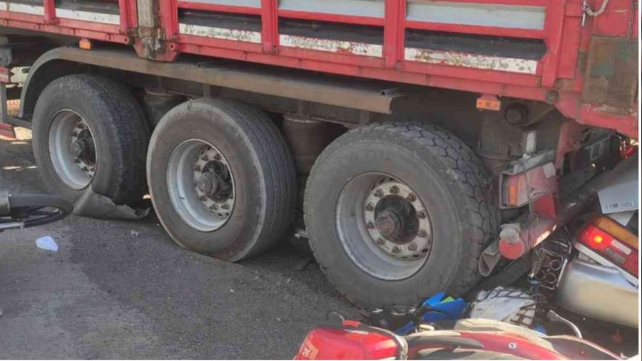 Freni bo�alan t�r, otomobil ile 15 motosikleti ezdi