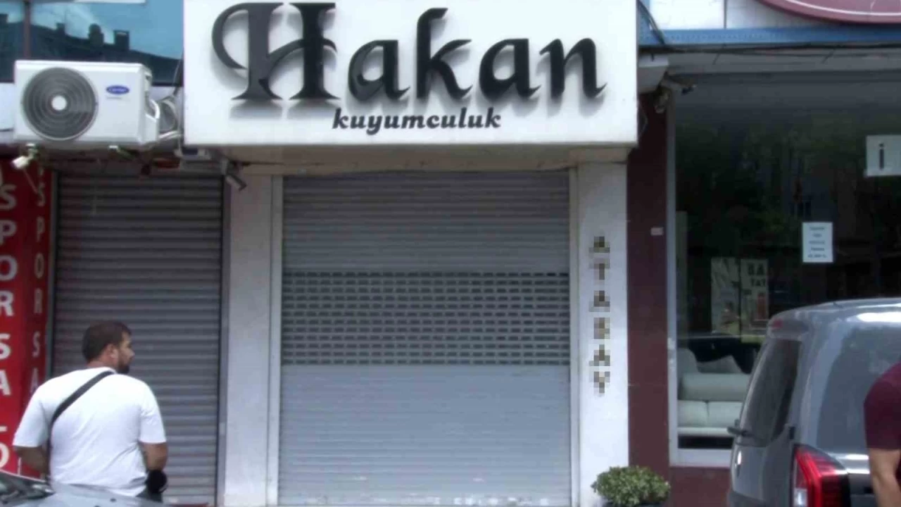 Gaziosmanpaa'da 25 yllk kuyumcu altnlar ile ortadan kayboldu