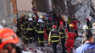 Gebze'de çöken binanın enkazından ses alındı
