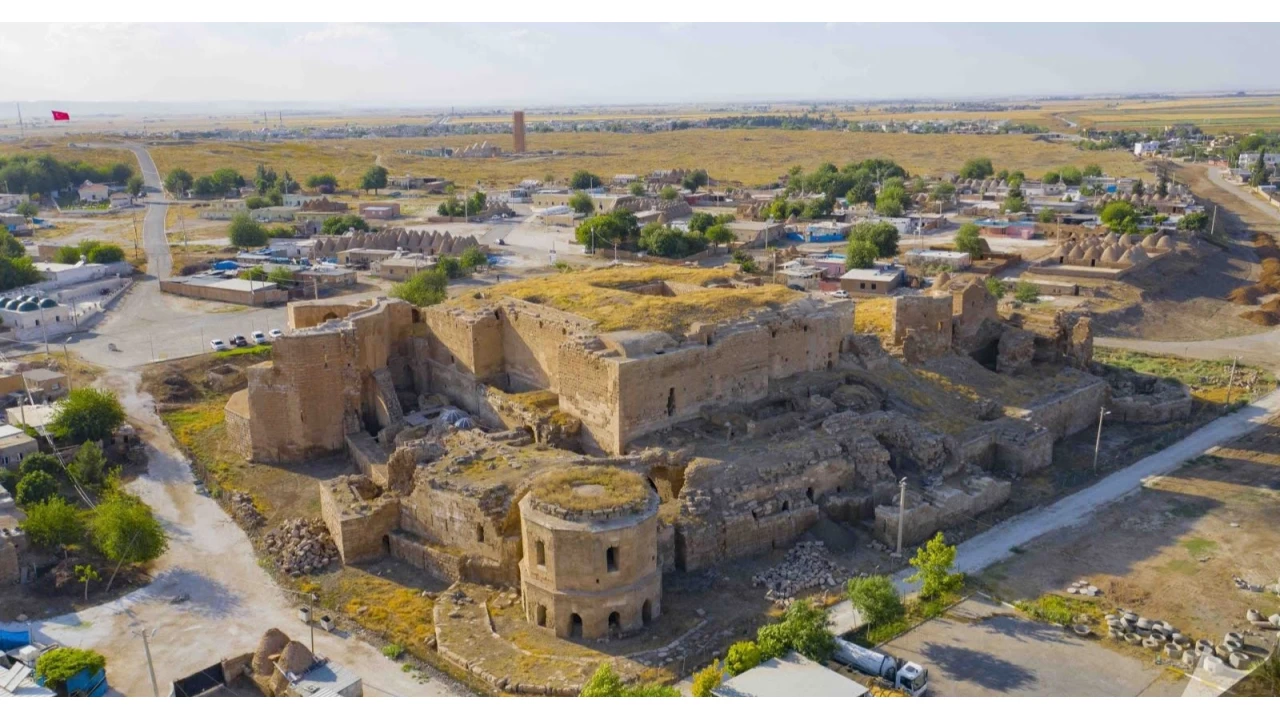 Harran ren Yeri: Gkyzne bakan kubbeler, ivi yazl tabletler ve sabrla yorulmu ta duvarlar