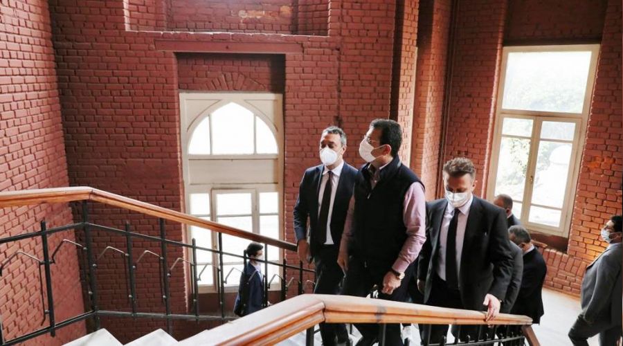 İmamoğlu’ndan ‘elleri arkasında…’ yanıtı